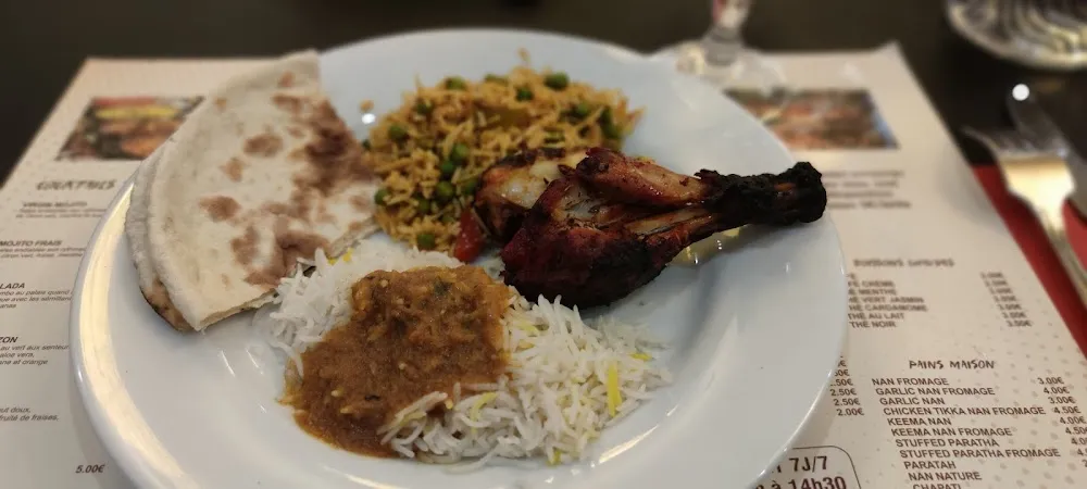 Cuisse de Poulet Tandoori Riz Sauce Curry